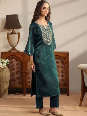 women ethnic motifs embroidered regular kurta with palazzos & with dupatta 4