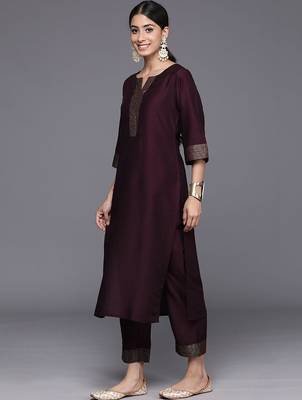 women ethnic motifs regular thread work kurta with trousers 4