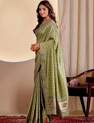 Green bandhani printed embroidered silk blend saree with unstitched blouse piece 2