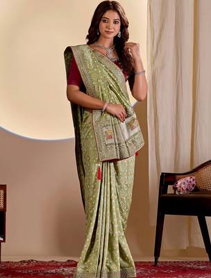 Green bandhani printed embroidered silk blend saree with unstitched blouse piece 3