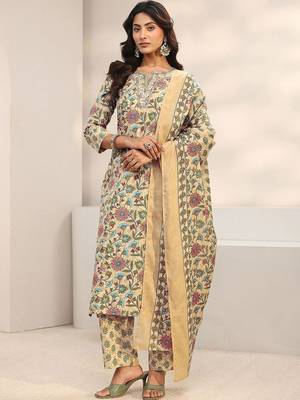 women floral printed regular thread work kurta with trousers & with dupatta 2