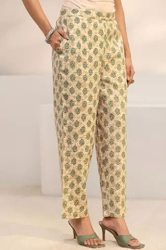 women floral printed regular thread work kurta with trousers & with dupatta