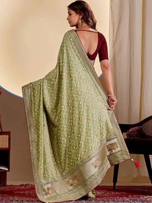 Green bandhani printed embroidered silk blend saree with unstitched blouse piece 5