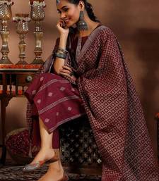 women ethnic motifs regular thread work kurta with trousers & with dupatta