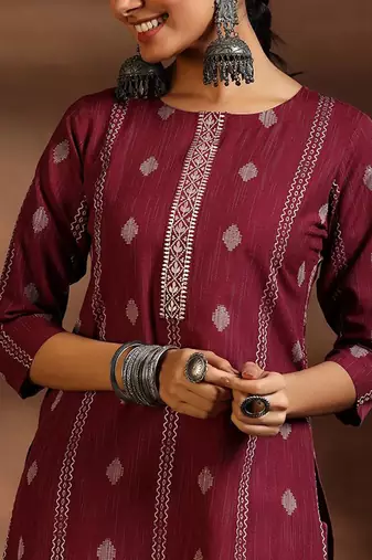women ethnic motifs regular thread work kurta with trousers & with dupatta
