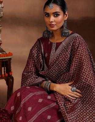 women ethnic motifs regular thread work kurta with trousers & with dupatta 6