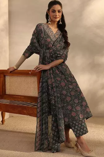women floral printed regular thread work kurta with trousers & with dupatta
