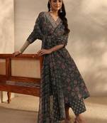 women floral printed regular thread work kurta with trousers & with dupatta