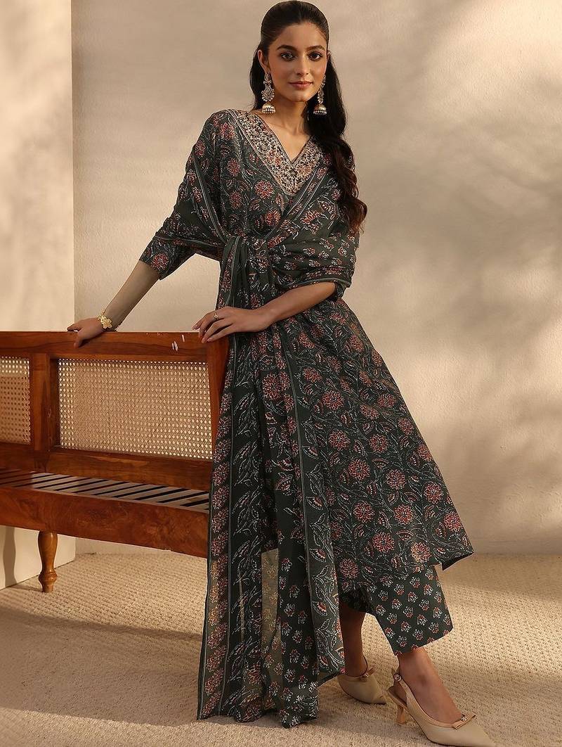 women floral printed regular thread work kurta with trousers & with dupatta