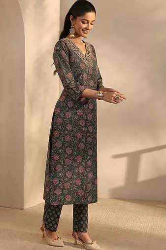 women floral printed regular thread work kurta with trousers & with dupatta