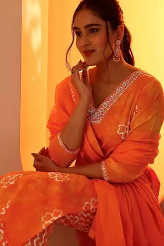 women ethnic motifs printed regular thread work kurta with trousers & with dupatta