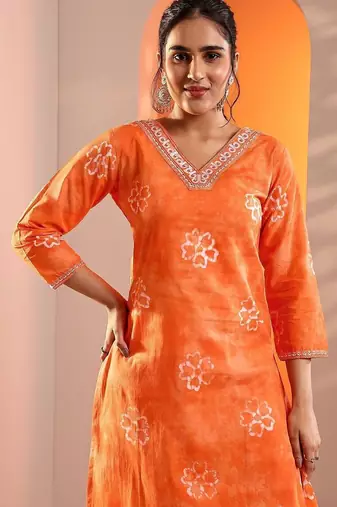 women ethnic motifs printed regular thread work kurta with trousers & with dupatta