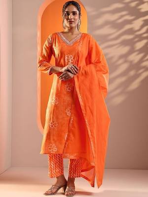 women ethnic motifs printed regular thread work kurta with trousers & with dupatta 6