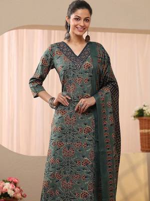 women floral printed regular kurta with trousers & with dupatta 2