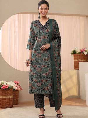 women floral printed regular kurta with trousers & with dupatta 3