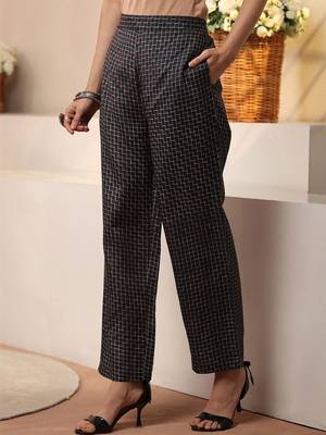 women floral printed regular kurta with trousers & with dupatta 7