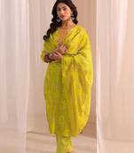 women ethnic motifs printed regular thread work kurta with trousers & with dupatta