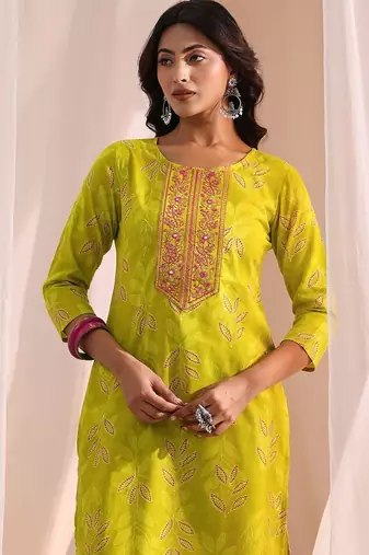 women ethnic motifs printed regular thread work kurta with trousers & with dupatta