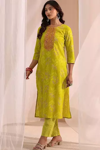 women ethnic motifs printed regular thread work kurta with trousers & with dupatta