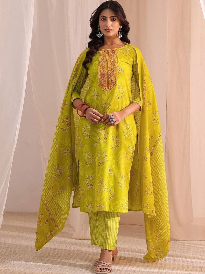 women ethnic motifs printed regular thread work kurta with trousers & with dupatta