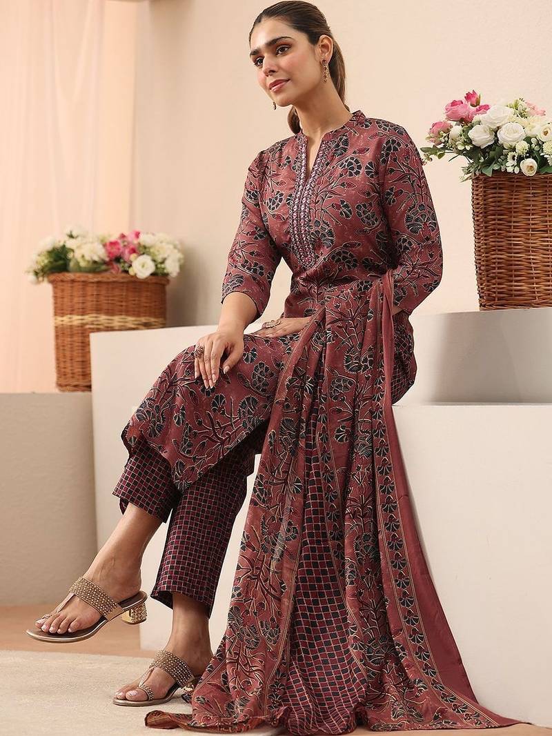 women floral printed regular kurta with trousers & with dupatta