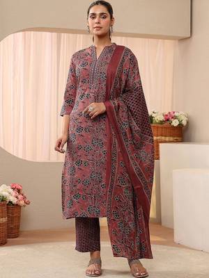 women floral printed regular kurta with trousers & with dupatta 4