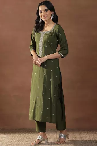 women floral embroidered regular sequinned kurta with trousers & with dupatta