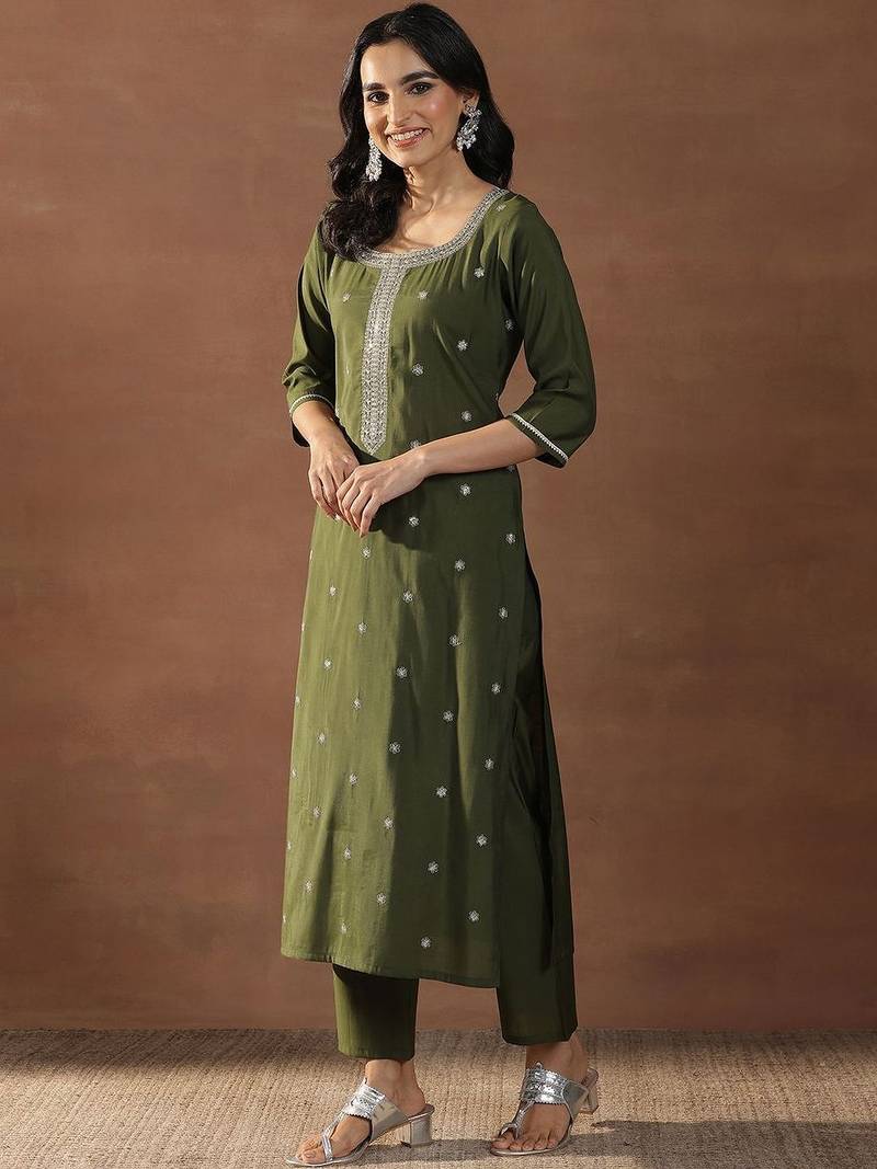 women floral embroidered regular sequinned kurta with trousers & with dupatta