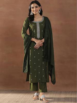 women floral embroidered regular sequinned kurta with trousers & with dupatta 1