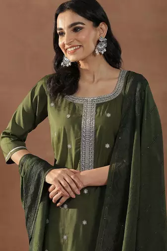 women floral embroidered regular sequinned kurta with trousers & with dupatta