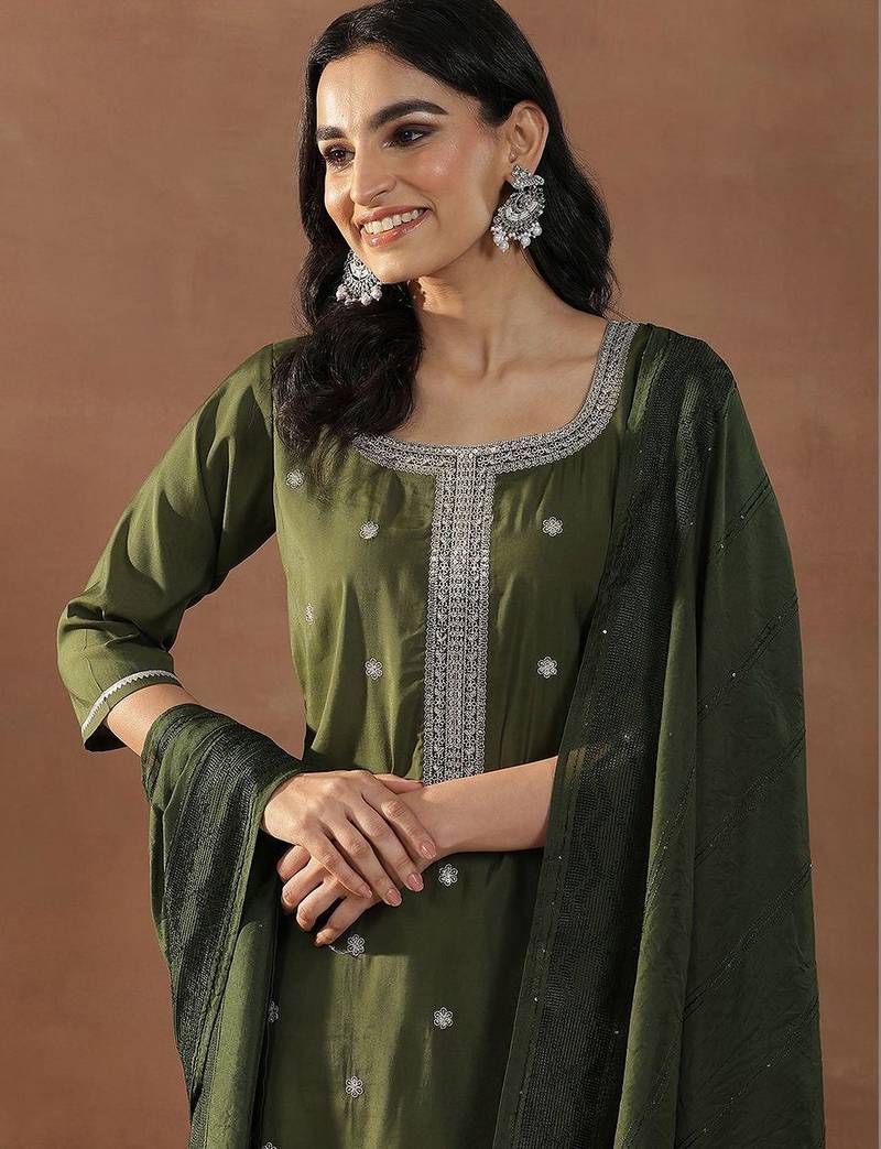 women floral embroidered regular sequinned kurta with trousers & with dupatta