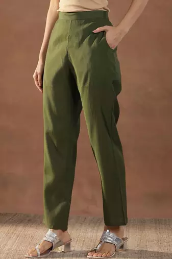 women floral embroidered regular sequinned kurta with trousers & with dupatta