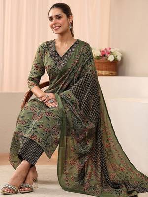 women floral printed regular kurta with palazzos & with dupatta 7