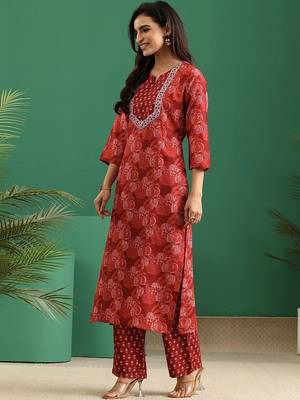 women ethnic motifs printed regular thread work kurta with trousers & with dupatta 2