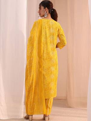 women ethnic motifs printed regular mirror work kurta with trousers & with dupatta 4