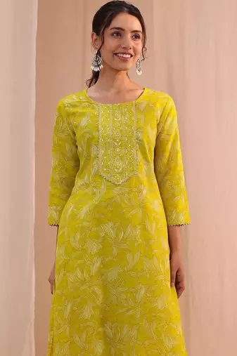 women floral printed regular thread work kurta with trousers & with dupatta