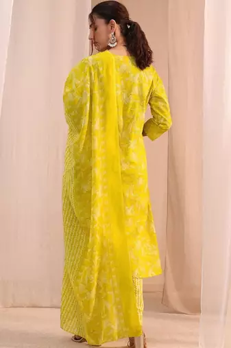 women floral printed regular thread work kurta with trousers & with dupatta