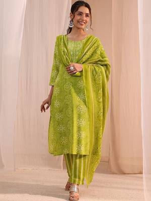 women ethnic motifs printed regular mirror work kurta with trousers & with dupatta 4