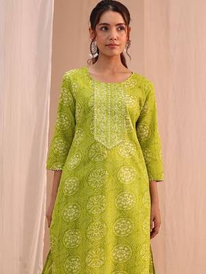 women ethnic motifs printed regular mirror work kurta with trousers & with dupatta 5