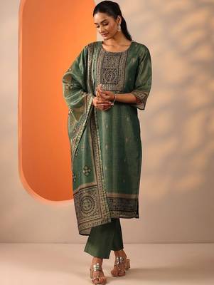 women ethnic motifs embroidered regular thread work kurta with trousers & with dupatta 1