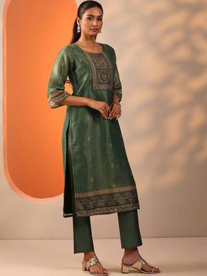 women ethnic motifs embroidered regular thread work kurta with trousers & with dupatta 3
