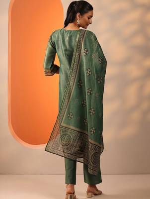 women ethnic motifs embroidered regular thread work kurta with trousers & with dupatta 5