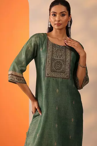 women ethnic motifs embroidered regular thread work kurta with trousers & with dupatta