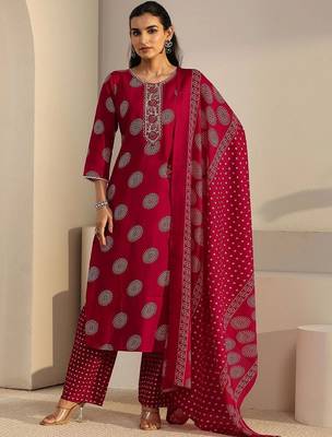 women ethnic motifs printed regular thread work kurta with sharara & with dupatta 2
