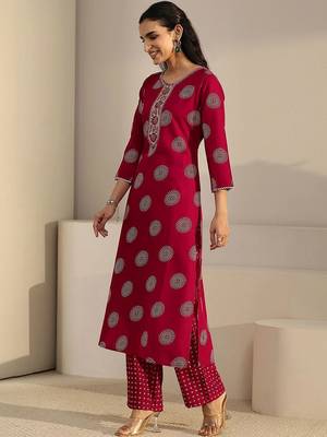 women ethnic motifs printed regular thread work kurta with sharara & with dupatta 3