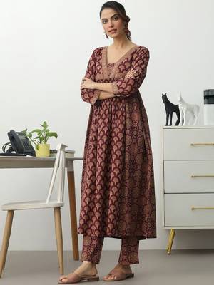 women ethnic motifs printed empire mirror work kurta with trousers 5