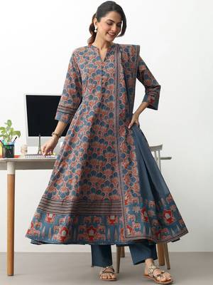 women ethnic motifs printed regular cotton blend kurta with trousers & with dupatta 4
