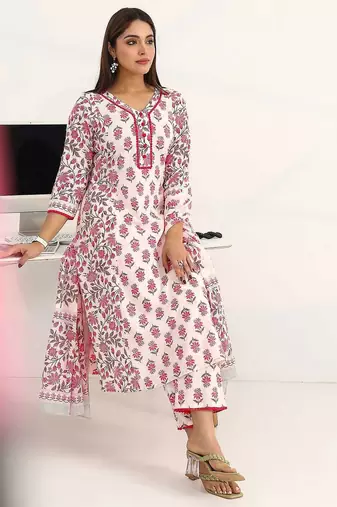women floral printed regular cotton blend kurta with trousers & with dupatta