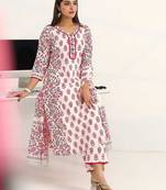 women floral printed regular cotton blend kurta with trousers & with dupatta