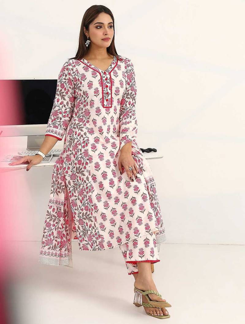 women floral printed regular cotton blend kurta with trousers & with dupatta
